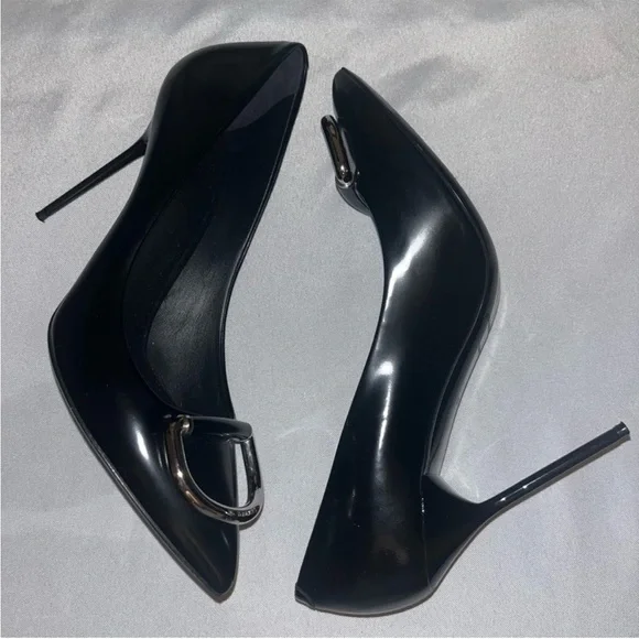 Burberry Flanagan Black Patent Leather
Silver D-Ring Heeled Pumps Size 9 (39) - Picture 4 of 13
